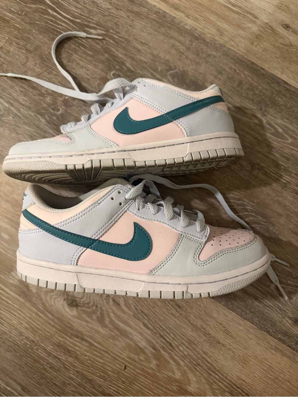 Nike Kids Low-Top Sneakers in Light Pink and Teal